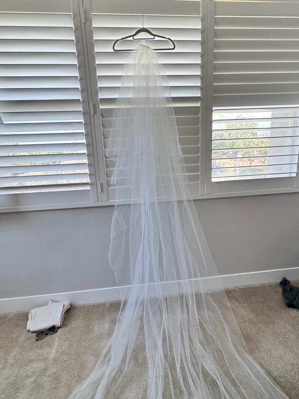 Two tier pencil edge veil with blusher